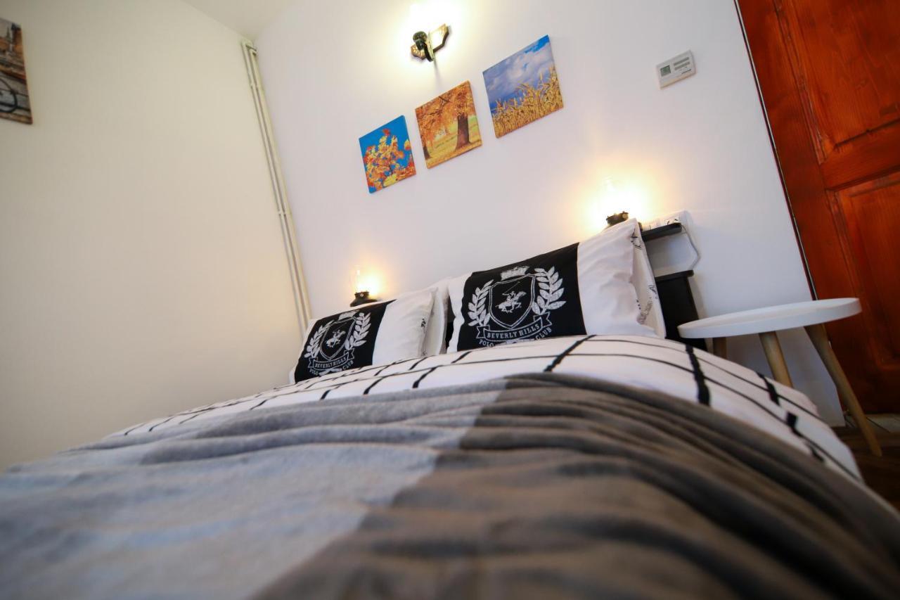 June Studio Apartment Brasov Bagian luar foto