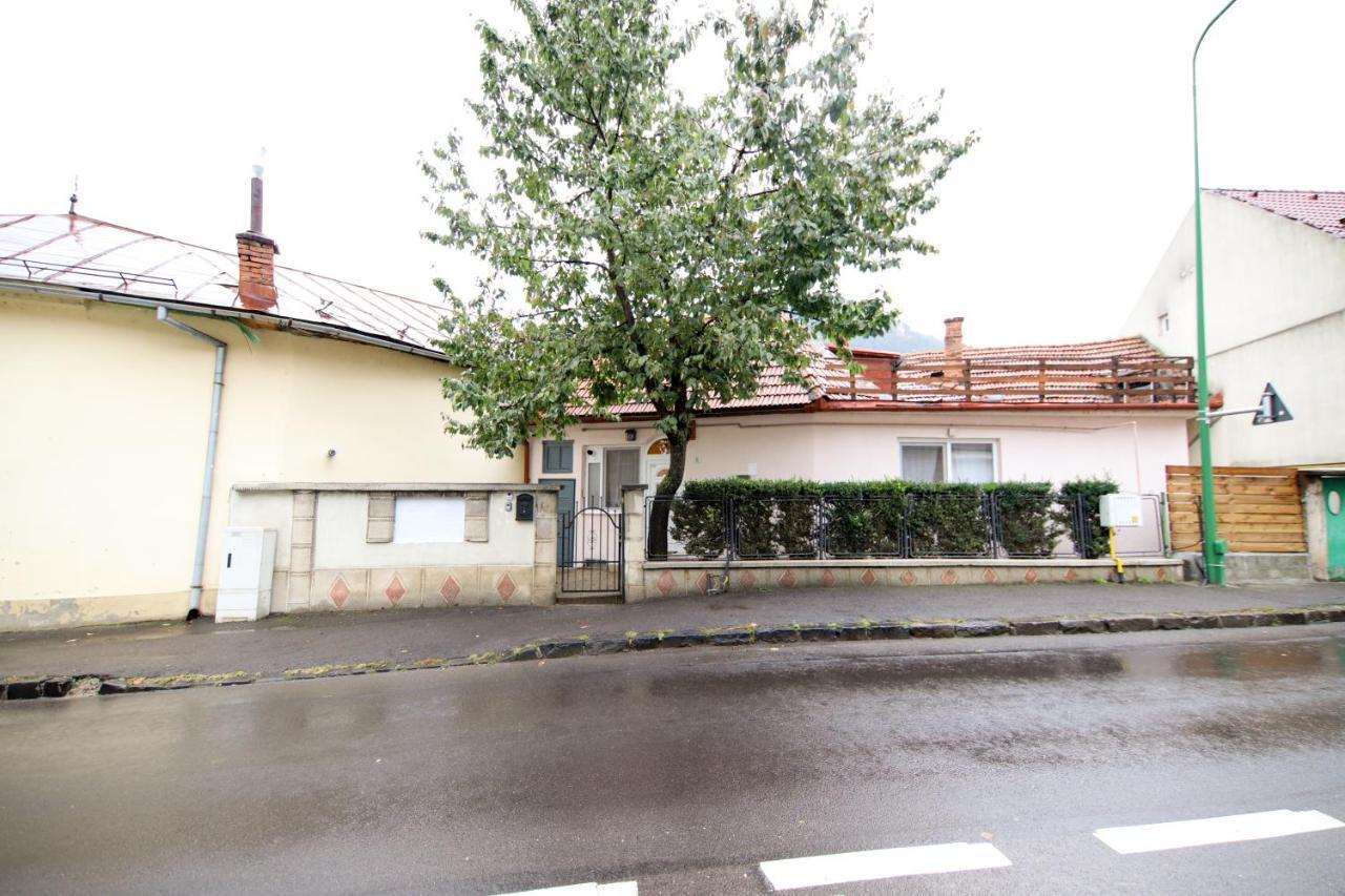 June Studio Apartment Brasov Bagian luar foto