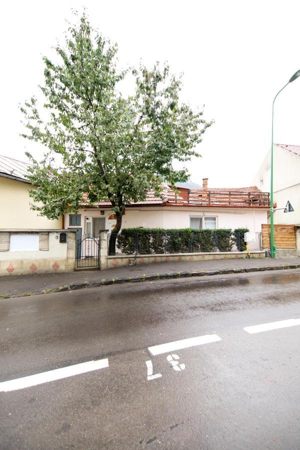 June Studio Apartment Brasov Bagian luar foto